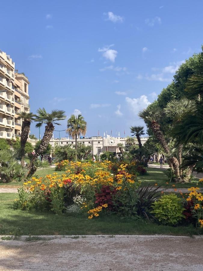 Queen Riviera : Climatisation, Parking, Terrasse مينتون المظهر الخارجي الصورة